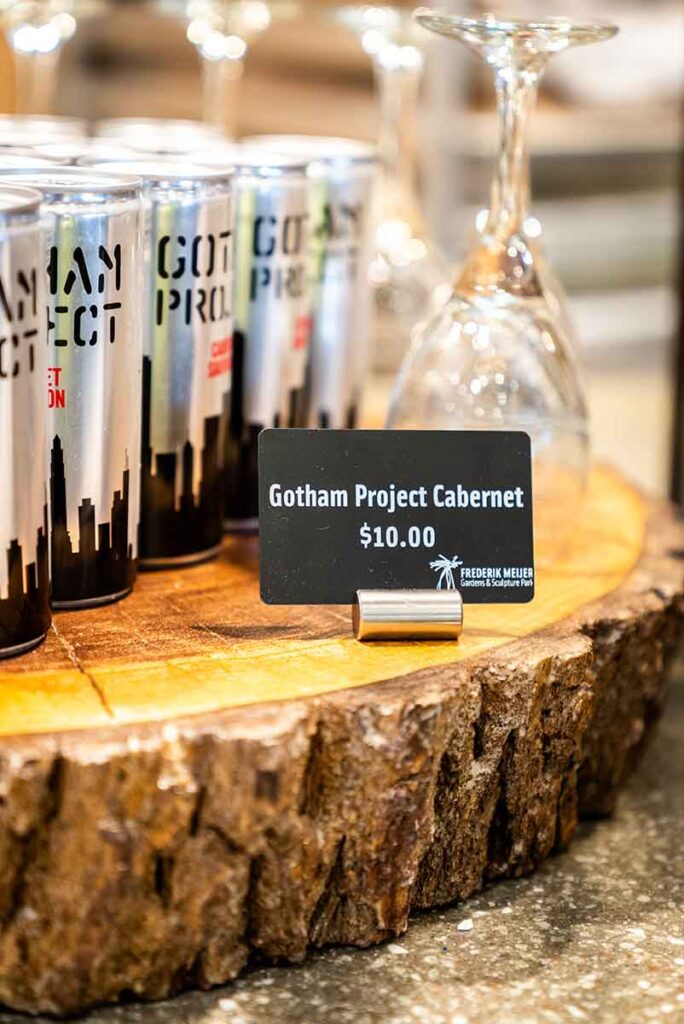 Etiquetage de boissons au Meijer Gardens Café