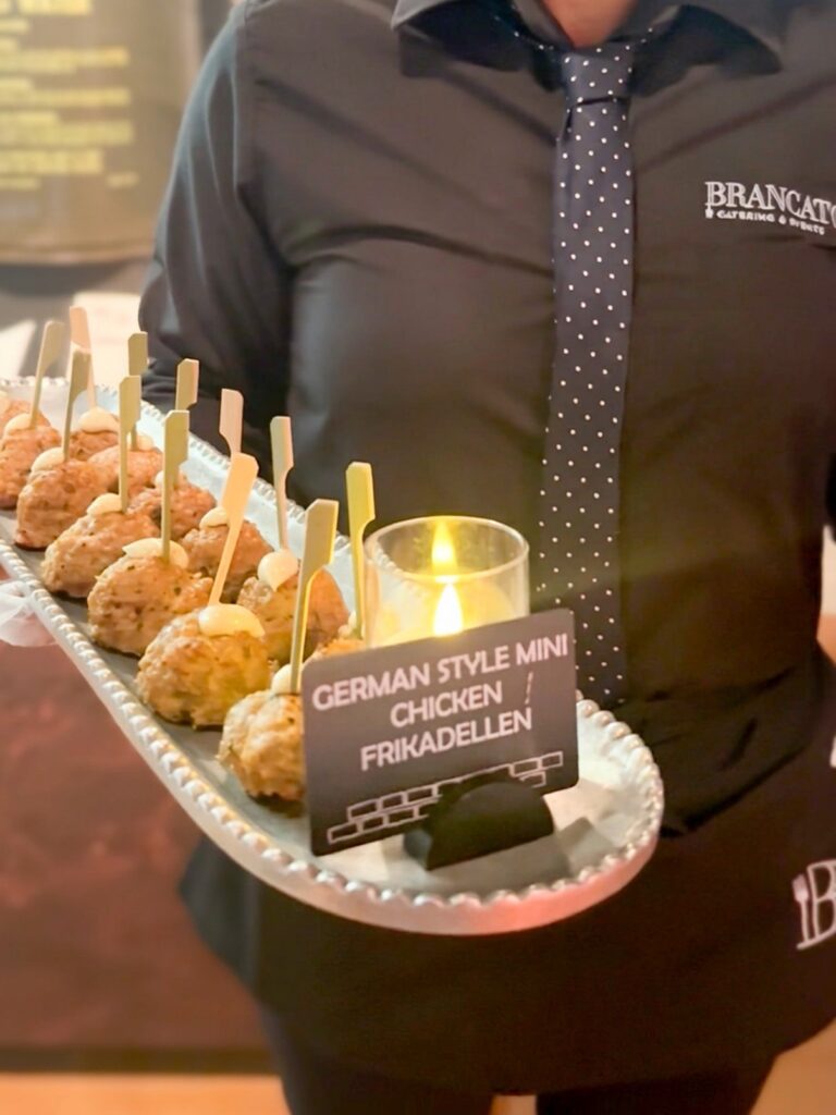 Plate of appetisers presented with a customised food label created using Edikio Guest Flex.